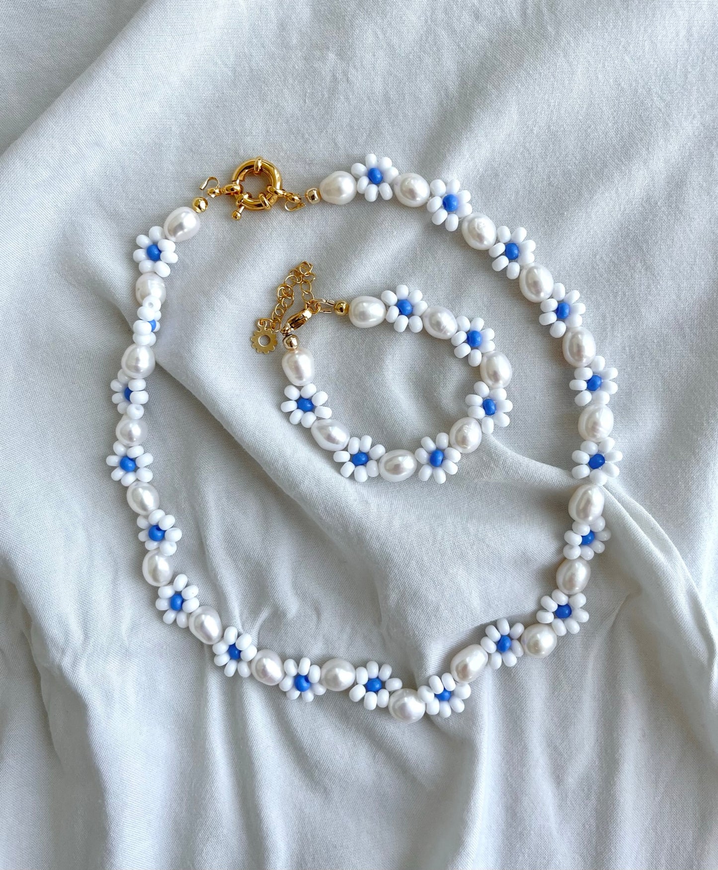 Donna pearl necklace